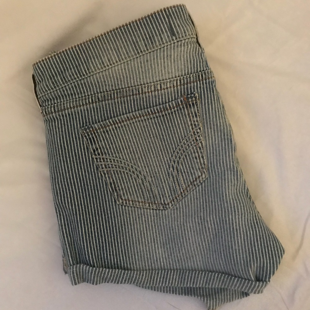 Hollister Denim Shorts - Picture 5 of 6